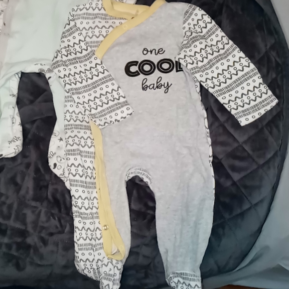 2 chickpea sleepers 6-9 month - Picture 2 of 3